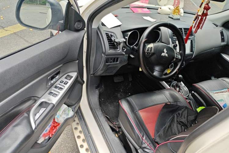 Used Mitsubishi ASX 2013 2.0L CVT Four-Wheel Drive Premium Edition Driver Seat