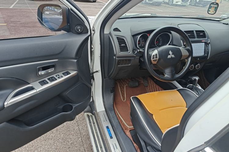 Used Mitsubishi ASX 2013 2.0L CVT Two-Wheel Drive Elite Edition Driver Seat