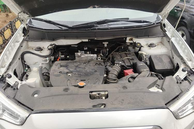 Used Mitsubishi ASX 2013 2.0L CVT Two-Wheel Drive Elite Edition Engine Bay