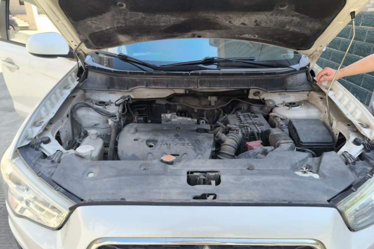 Used Mitsubishi ASX 2013 2.0L CVT Two-Wheel Drive Elite Edition Engine Bay
