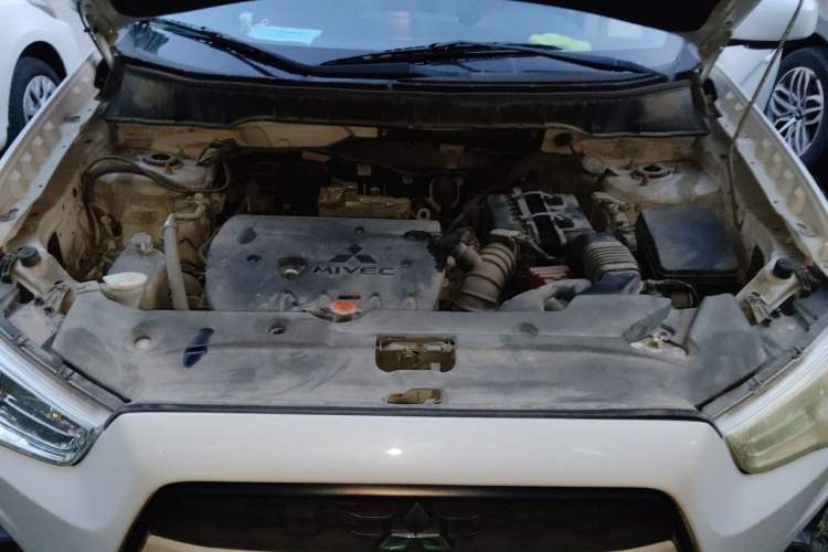 Used Mitsubishi ASX 2013 2.0L CVT Two-Wheel Drive Elite Edition Engine Bay