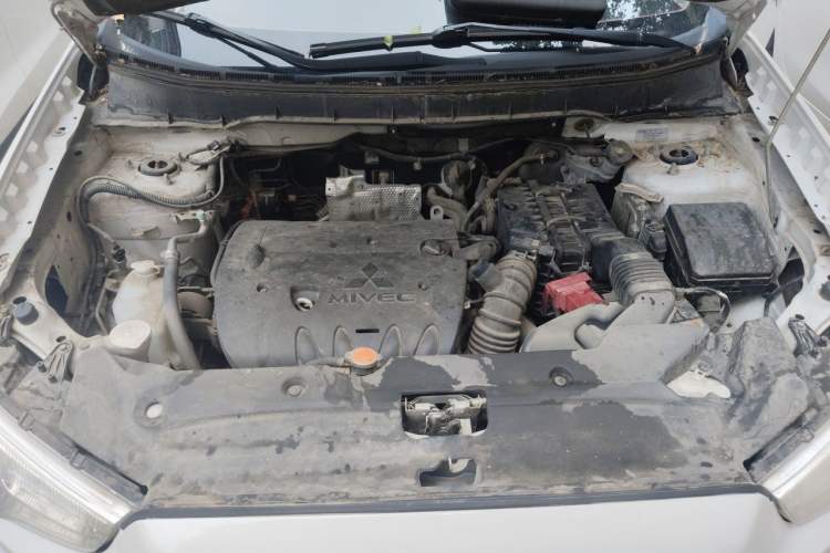 Used Mitsubishi ASX 2013 2.0L CVT Two-Wheel Drive Elite Edition Engine Bay