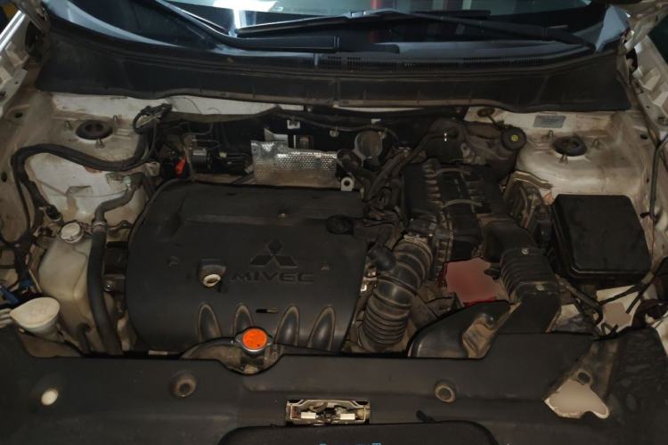 Used Mitsubishi ASX 2013 2.0L CVT Two-Wheel Drive Elite Edition Engine Bay