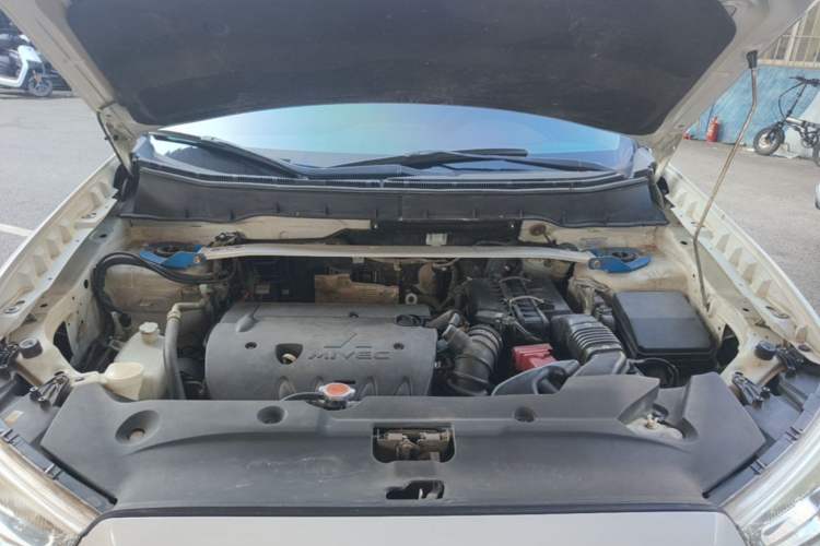 Used Mitsubishi ASX 2013 2.0L CVT Four-Wheel Drive Premium Edition Engine Bay