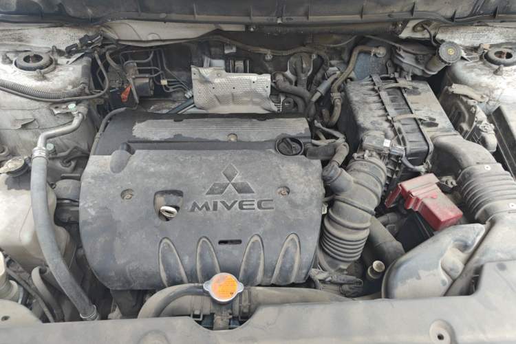 Used Mitsubishi ASX 2013 2.0L CVT Two-Wheel Drive Elite Edition Engine Bay