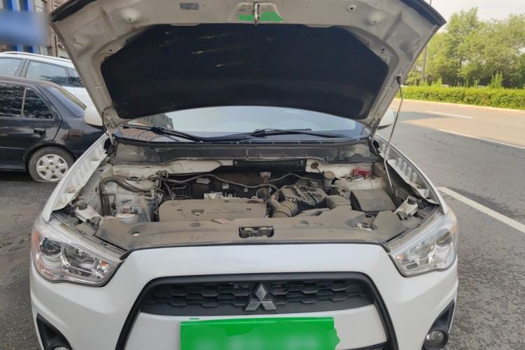 Used Mitsubishi ASX 2013 2.0L CVT Two-Wheel Drive Elite Edition Engine Bay