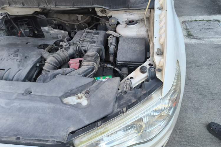 Used Mitsubishi ASX 2013 2.0L CVT Two-Wheel Drive Elite Edition Engine Bay Left