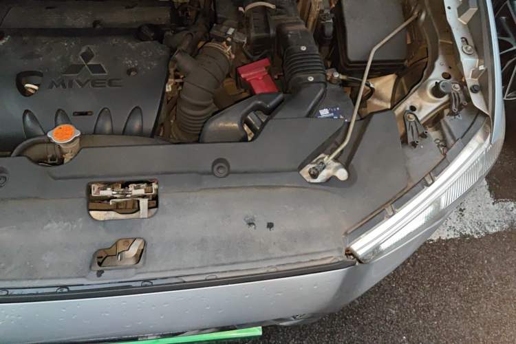 Used Mitsubishi ASX 2013 2.0L CVT Four-Wheel Drive Premium Edition Engine Bay Left