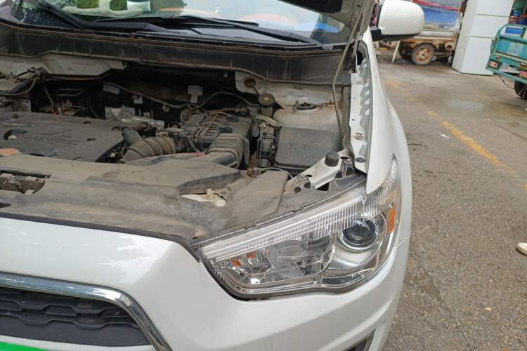 Used Mitsubishi ASX 2013 2.0L CVT Two-Wheel Drive Elite Edition Engine Bay Left