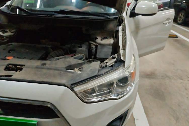 Used Mitsubishi ASX 2013 2.0L CVT Two-Wheel Drive Elite Edition Engine Bay Left