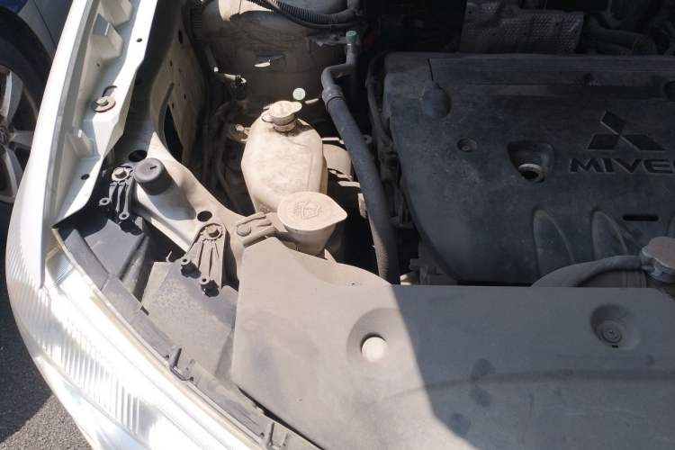 Used Mitsubishi ASX 2013 2.0L CVT Two-Wheel Drive Elite Edition Engine Bay Right