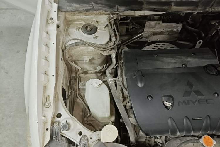 Used Mitsubishi ASX 2013 2.0L CVT Two-Wheel Drive Luxury Edition Engine Bay Right