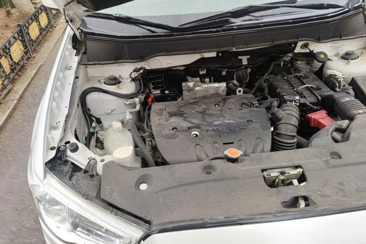 Used Mitsubishi ASX 2013 2.0L CVT Two-Wheel Drive Elite Edition Engine Bay Right