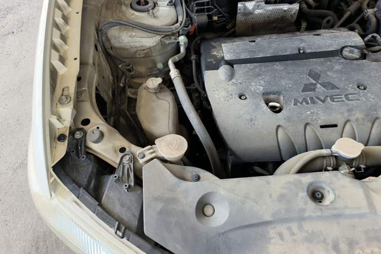 Used Mitsubishi ASX 2013 2.0L CVT Two-Wheel Drive Elite Edition Engine Bay Right
