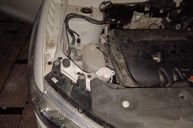 Used Mitsubishi ASX 2013 2.0L CVT Two-Wheel Drive Elite Edition Engine Bay Right