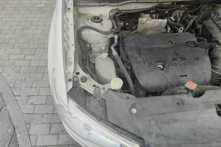 Used Mitsubishi ASX 2013 2.0L CVT Two-Wheel Drive Elite Edition Engine Bay Right