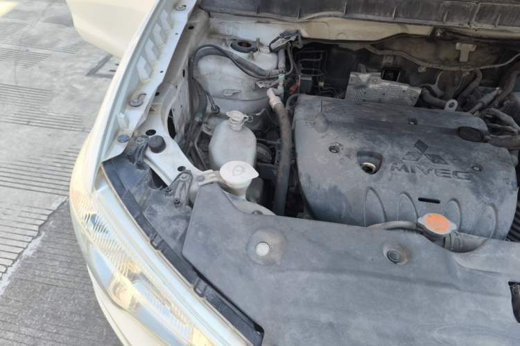Used Mitsubishi ASX 2013 2.0L CVT Two-Wheel Drive Elite Edition Engine Bay Right