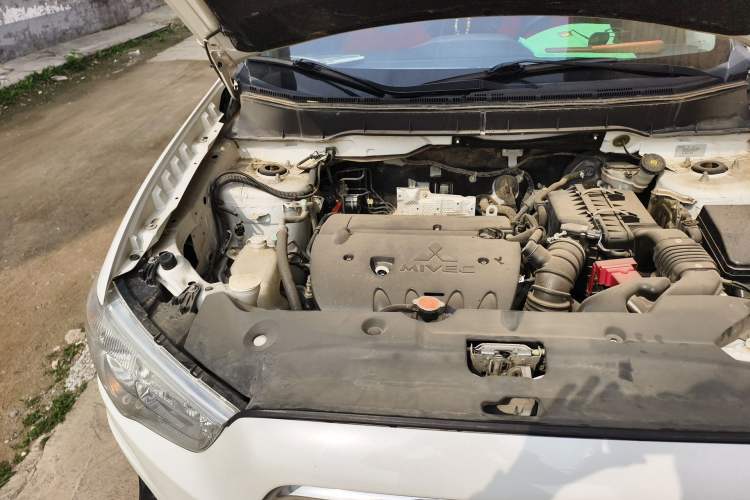 Used Mitsubishi ASX 2013 2.0L CVT Two-Wheel Drive Elite Edition Engine Bay Right