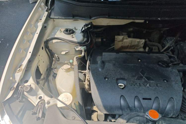 Used Mitsubishi ASX 2013 2.0L CVT 4x4 Flagship Edition Engine Bay Right