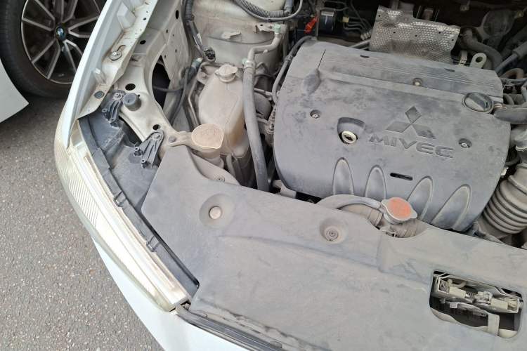 Used Mitsubishi ASX 2013 2.0L CVT Two-Wheel Drive Elite Edition Engine Bay Right