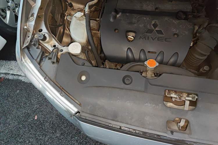 Used Mitsubishi ASX 2013 2.0L CVT Four-Wheel Drive Premium Edition Engine Bay Right