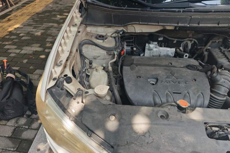 Used Mitsubishi ASX 2013 2.0L CVT Two-Wheel Drive Luxury Edition Engine Bay Right