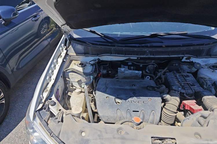 Used Mitsubishi ASX 2013 2.0L CVT Two-Wheel Drive Elite Edition Engine Bay Right