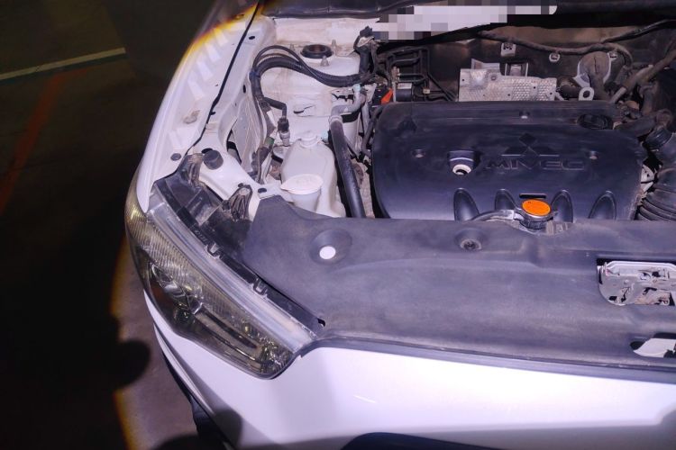Used Mitsubishi ASX 2013 2.0L CVT Two-Wheel Drive Elite Edition Engine Bay Right