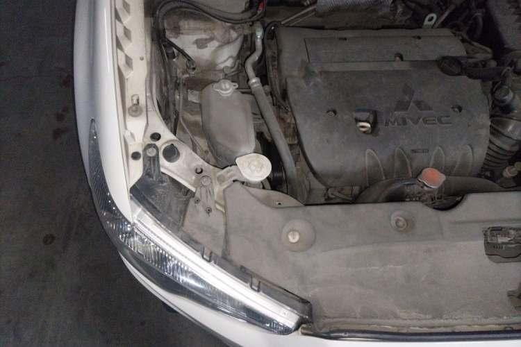 Used Mitsubishi ASX 2013 2.0L CVT Two-Wheel Drive Elite Edition Engine Bay Right