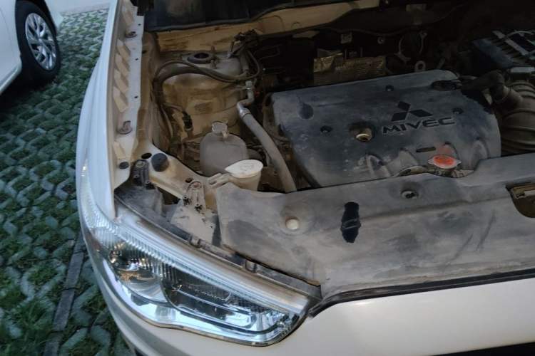 Used Mitsubishi ASX 2013 2.0L CVT Two-Wheel Drive Elite Edition Engine Bay Right