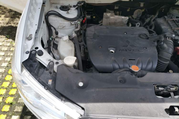 Used Mitsubishi ASX 2013 2.0L CVT Two-Wheel Drive Elite Edition Engine Bay Right