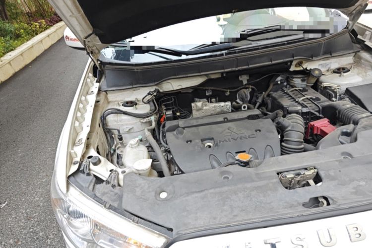 Used Mitsubishi ASX 2013 2.0L CVT Two-Wheel Drive Elite Edition Engine Bay Right