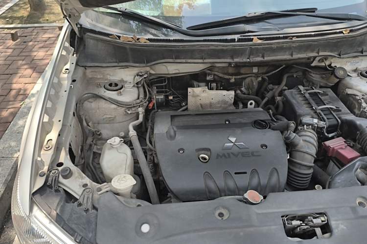 Used Mitsubishi ASX 2013 2.0L CVT Two-Wheel Drive Elite Edition Engine Bay Right
