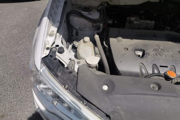 Used Mitsubishi ASX 2013 2.0L CVT Four-Wheel Drive Premium Edition Engine Bay Right