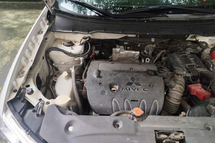 Used Mitsubishi ASX 2013 2.0L CVT Two-Wheel Drive Elite Edition Engine Bay Right