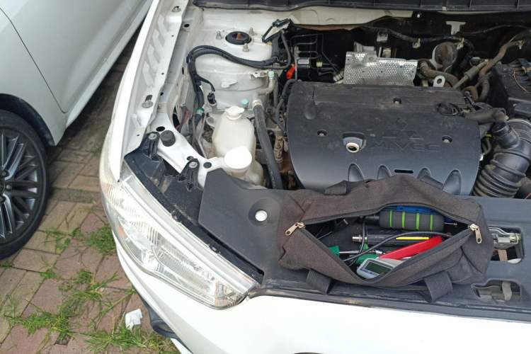 Used Mitsubishi ASX 2013 2.0L CVT Two-Wheel Drive Elite Edition Engine Bay Right