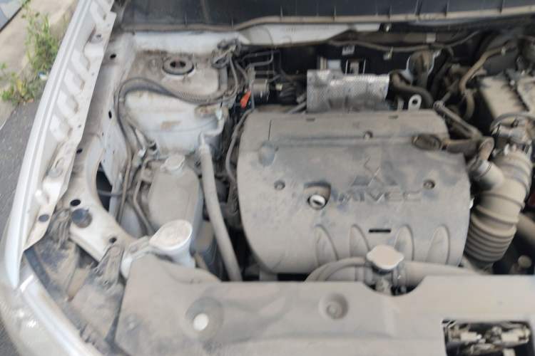 Used Mitsubishi ASX 2013 2.0L CVT Two-Wheel Drive Elite Edition Engine Bay Right