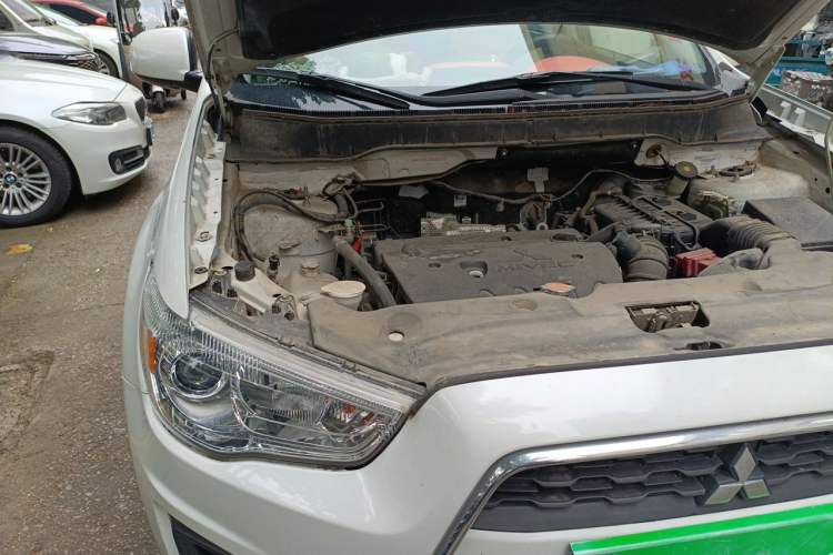 Used Mitsubishi ASX 2013 2.0L CVT Two-Wheel Drive Elite Edition Engine Bay Right
