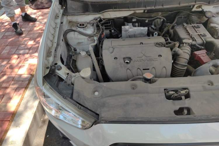 Used Mitsubishi ASX 2013 2.0L CVT Two-Wheel Drive Elite Edition Engine Bay Right