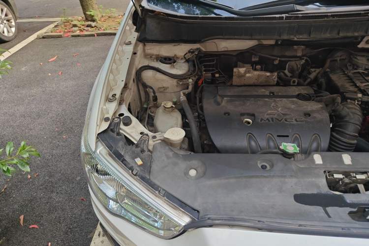 Used Mitsubishi ASX 2013 2.0L CVT Two-Wheel Drive Elite Edition Engine Bay Right