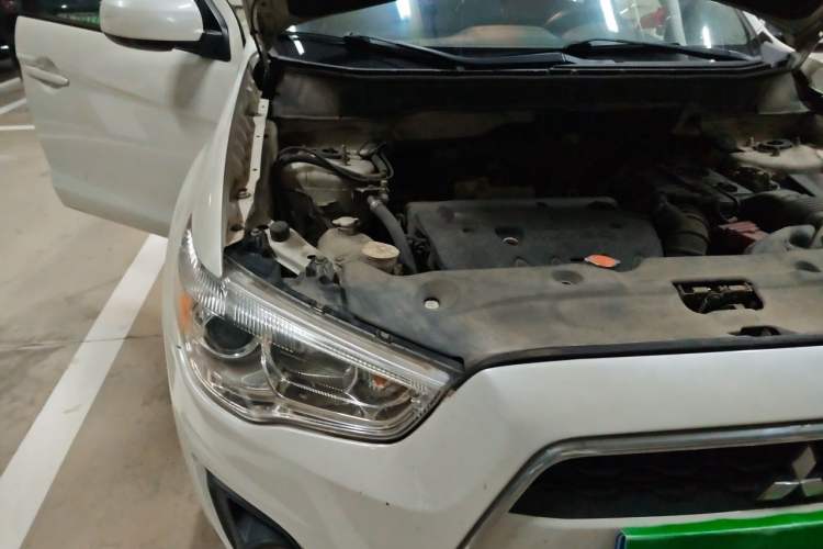 Used Mitsubishi ASX 2013 2.0L CVT Two-Wheel Drive Elite Edition Engine Bay Right