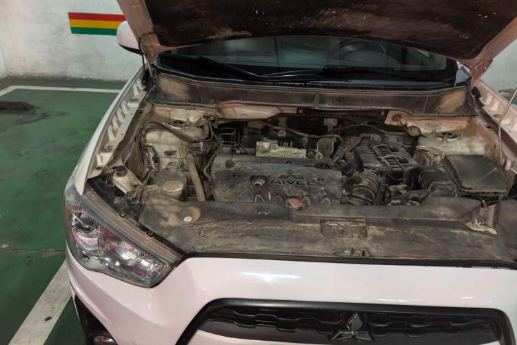 Used Mitsubishi ASX 2013 2.0L CVT Two-Wheel Drive Elite Edition Engine Bay Right