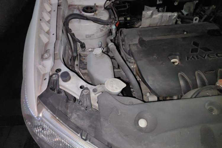 Used Mitsubishi ASX 2013 2.0L CVT Two-Wheel Drive Elite Edition Engine Bay Right