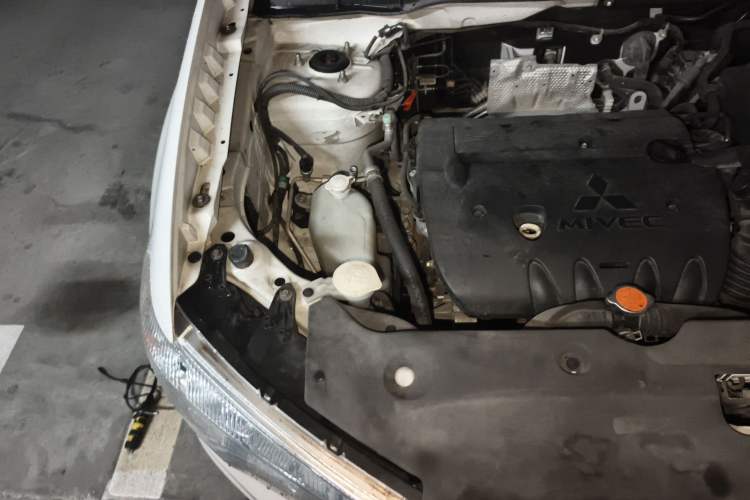 Used Mitsubishi ASX 2013 2.0L CVT Two-Wheel Drive Elite Edition Engine Bay Right