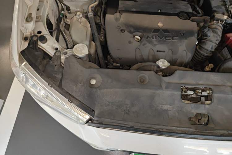 Used Mitsubishi ASX 2013 2.0L CVT 4x4 Flagship Edition Engine Bay Right