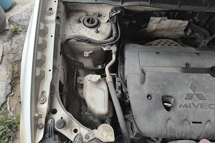 Used Mitsubishi ASX 2013 2.0L CVT Two-Wheel Drive Elite Edition Engine Bay Right