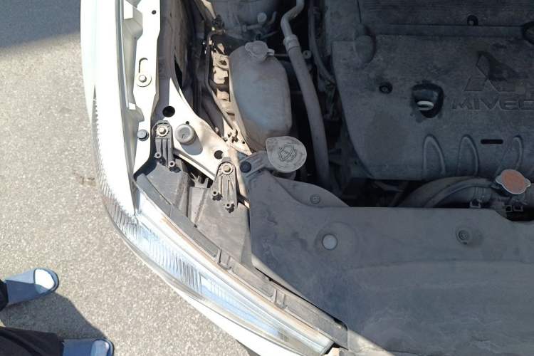 Used Mitsubishi ASX 2013 2.0L CVT Two-Wheel Drive Elite Edition Engine Bay Right