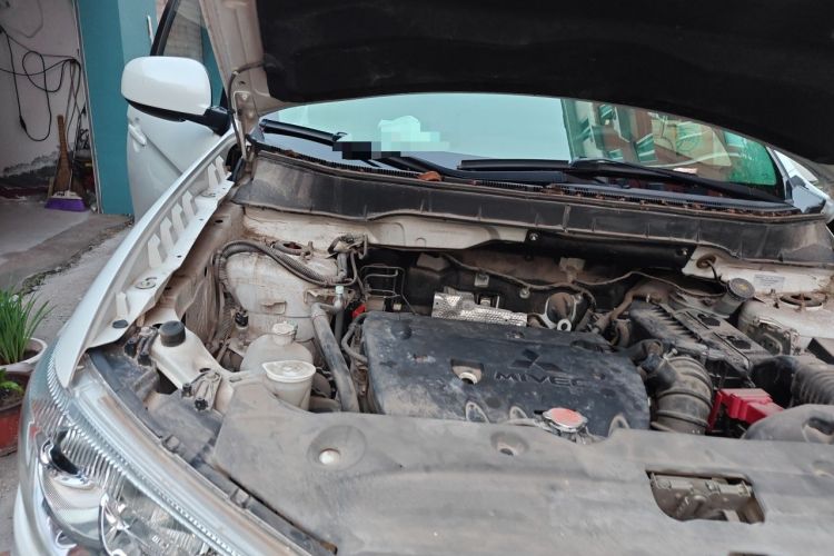 Used Mitsubishi ASX 2013 2.0L CVT Two-Wheel Drive Elite Edition Engine Bay Right