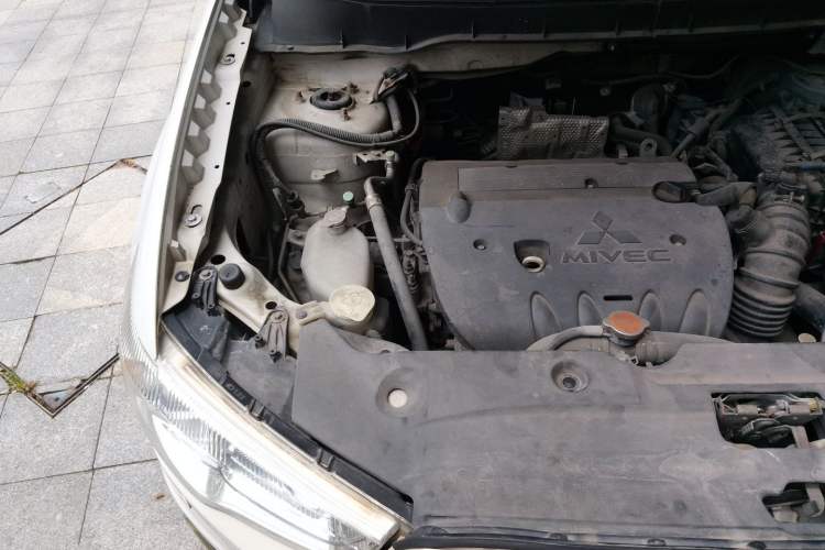 Used Mitsubishi ASX 2013 2.0L CVT Two-Wheel Drive Elite Edition Engine Bay Right