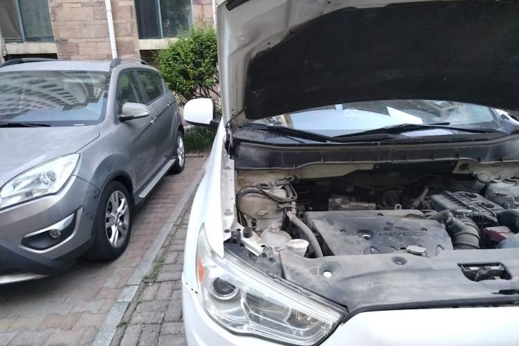 Used Mitsubishi ASX 2013 2.0L CVT Two-Wheel Drive Elite Edition Engine Bay Right